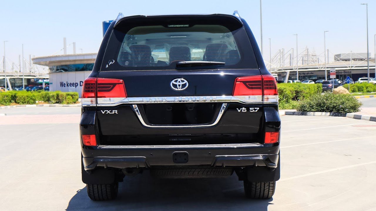 New 2020 TOYOTA LAND CRUISER VX.R​​ MBS 5.7L V8 Gasoline Engine Unloading From Arab