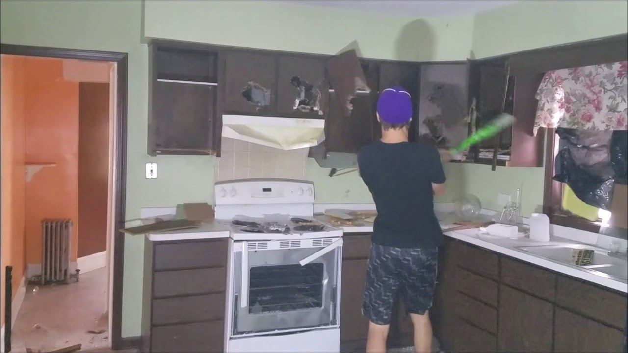 DESTROYING THE HOUSE! Causing total damage and destruction to someone's house! 