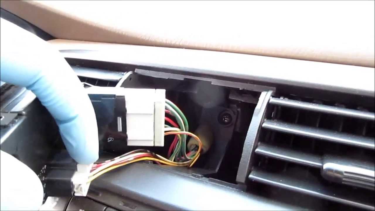 Замена лампочки подсветки часов в Honda Accord 1998-2002 годов выпуска своими руками