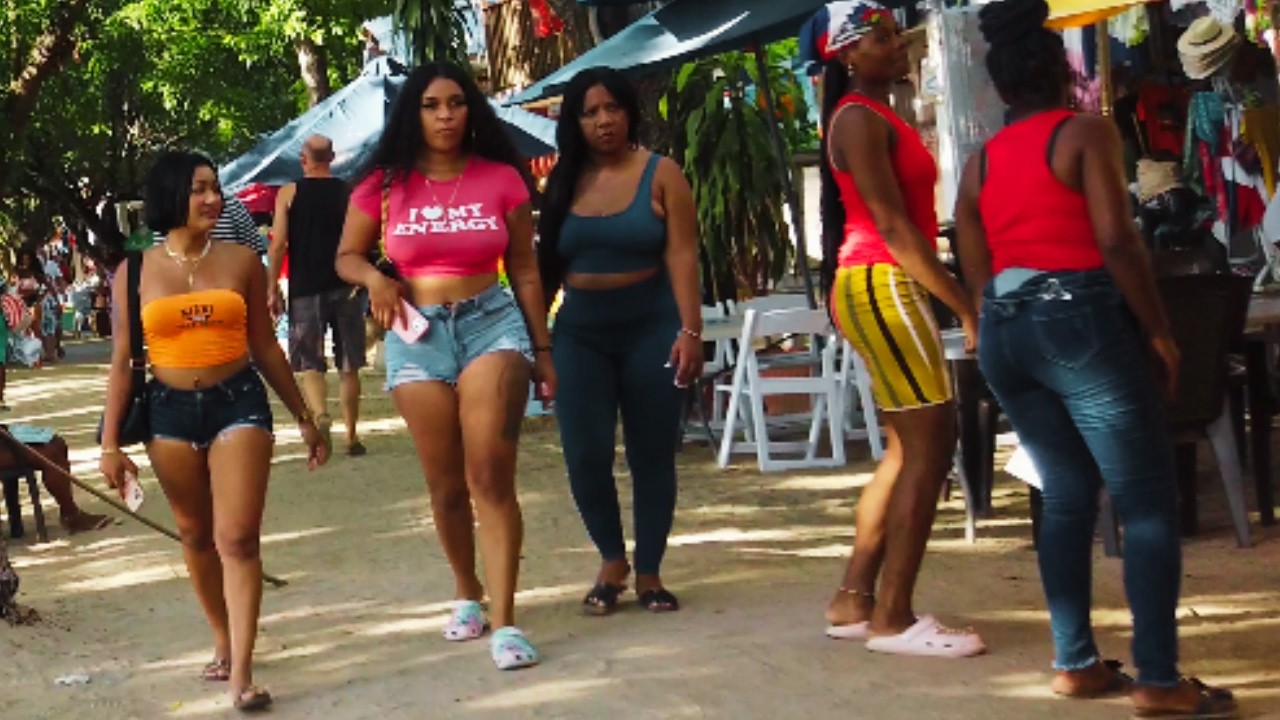 Walking Through Sos&uacute;a Dominican Republic 🇩🇴 | Beach Town Street Tour 18