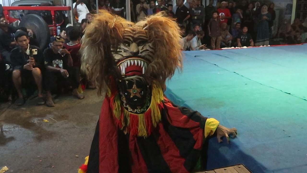 MISTISNYA KUCINGAN BARONGAN REOG TUA SAAT DIMAINKAN BIKIN MERINDING
