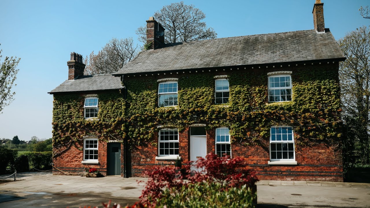 Spacious Group Accommodation - The Farm House Tour