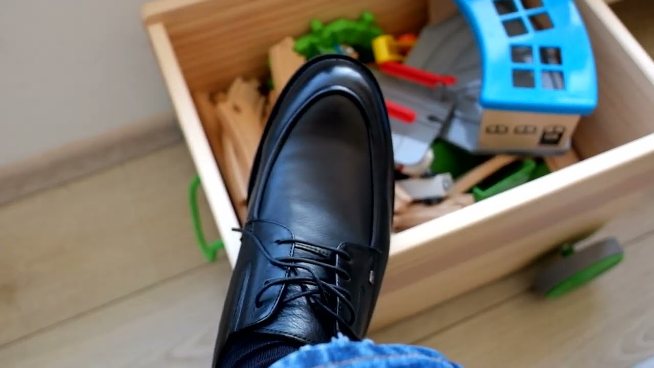 Man gets Spanish shoes