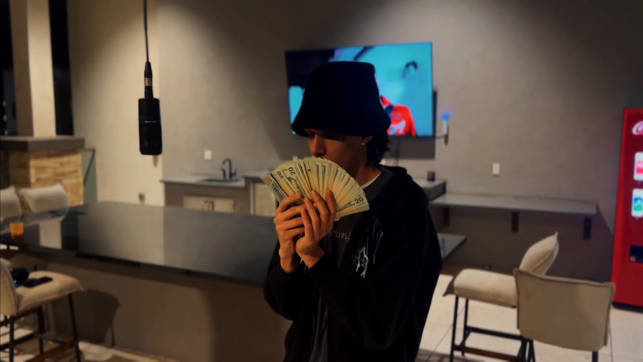 Lil Cash - Do You Love Me (Mic Performance)