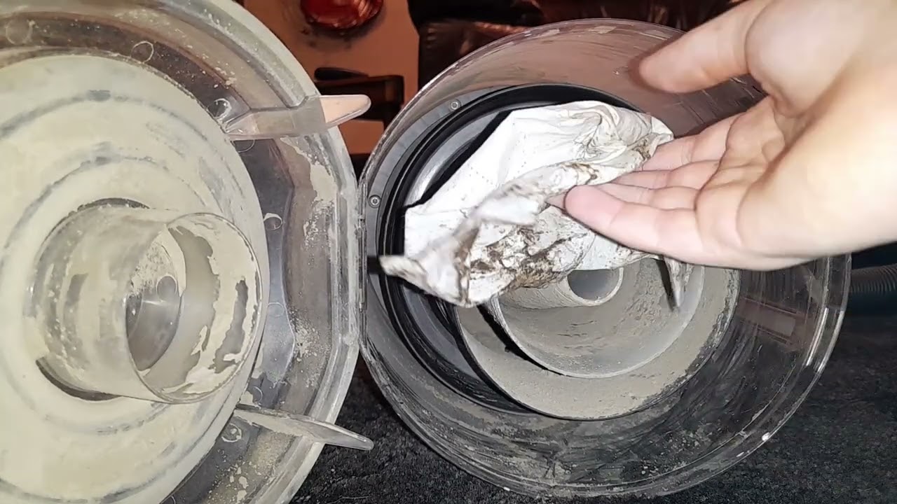 Cleaning my Dyson DC23 motorhead stowaway.