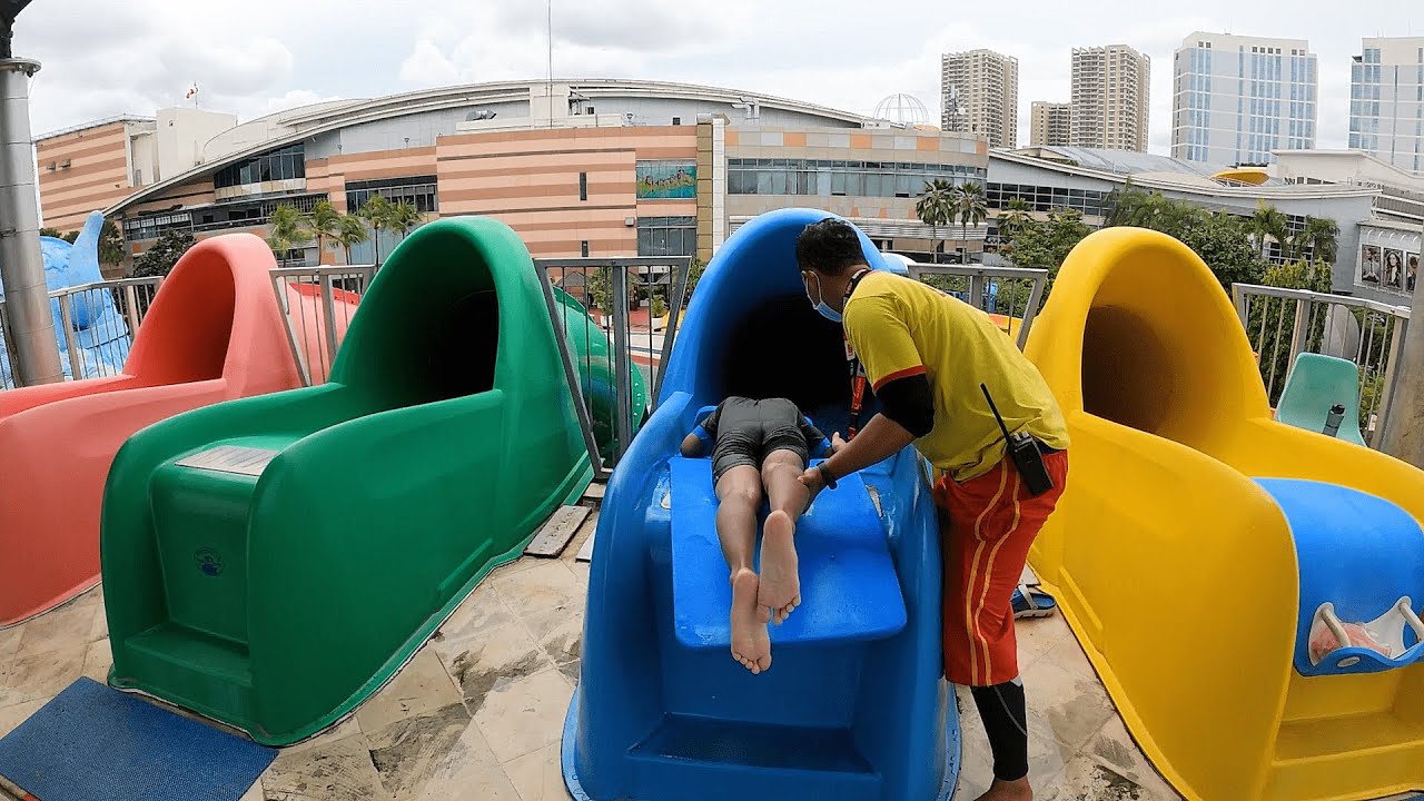 Seluncuran Air Terpanjang di Pondok Indah Waterpark