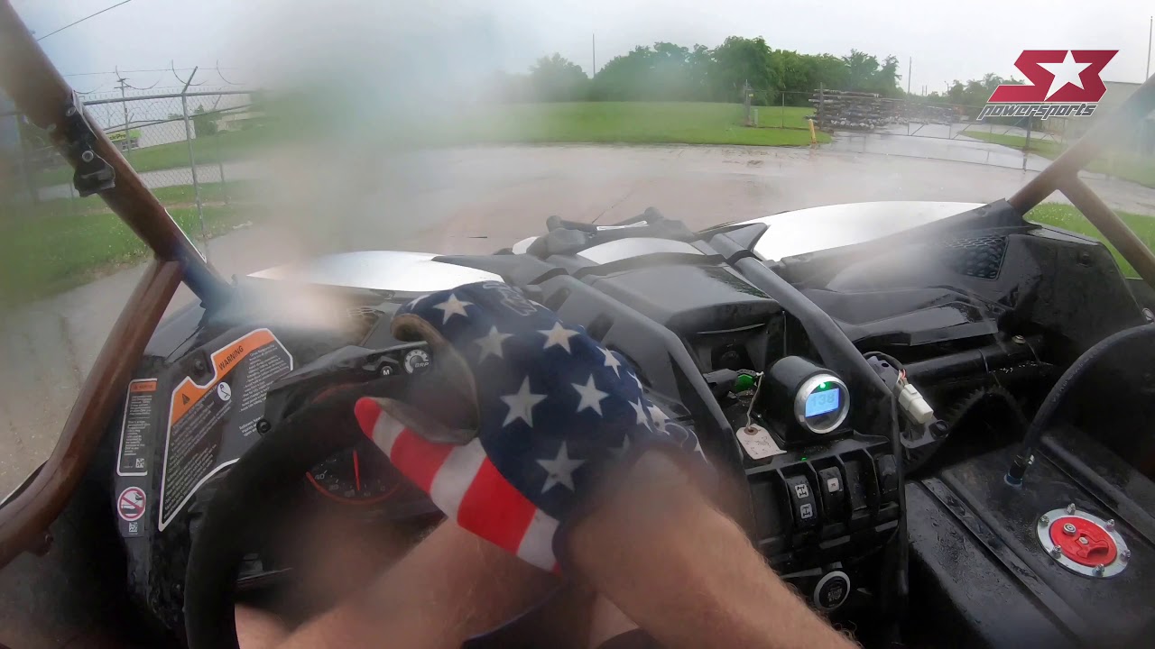 Can Am Maverick X3 drifting