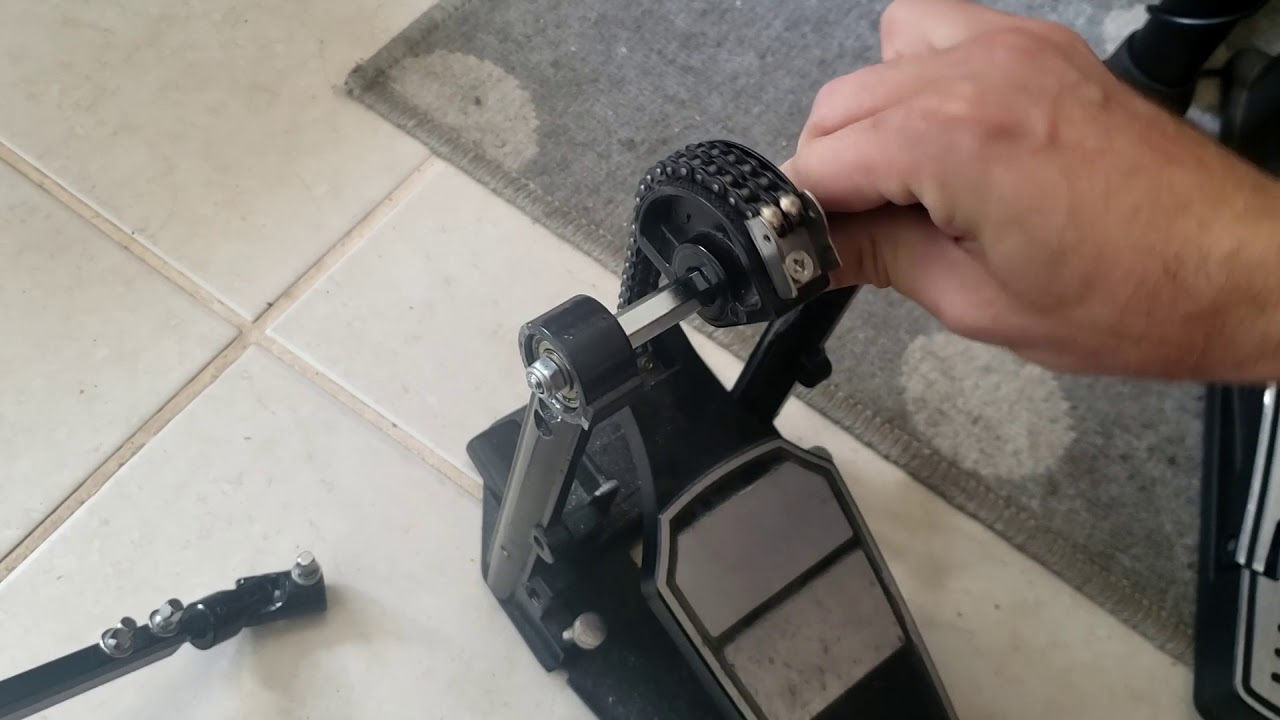 Adaptação de pedal duplo de bateria para Cajón