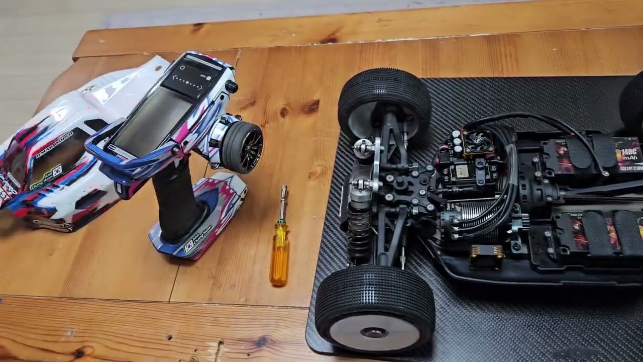 1/8 buggy mugen mbx8r eco 2s saddle  (HOBBYWING  XR8 G2 + 4268 G3 2000KV  )