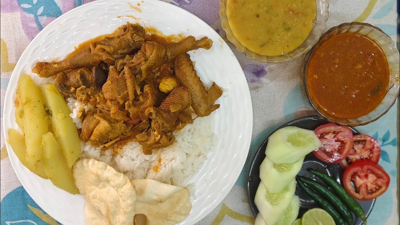 Eating local chicken curry with chayote boiled and some fresh salad 🥗