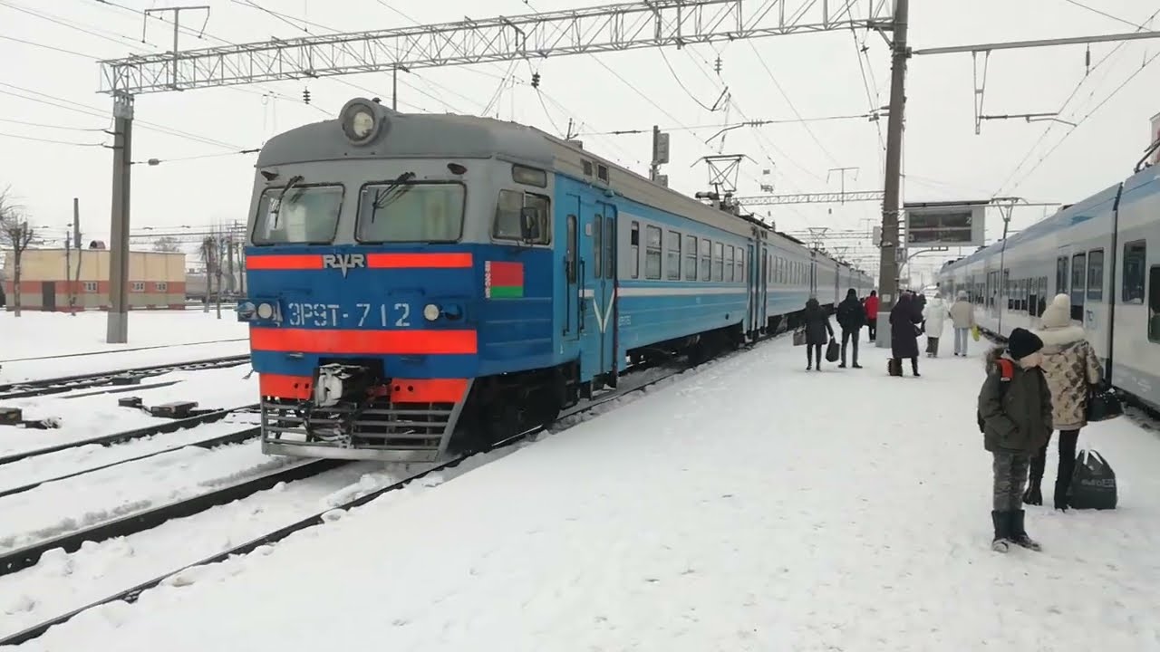 Электропоезд прибывает на станцию Орша - Центральная белорусской железной дороги