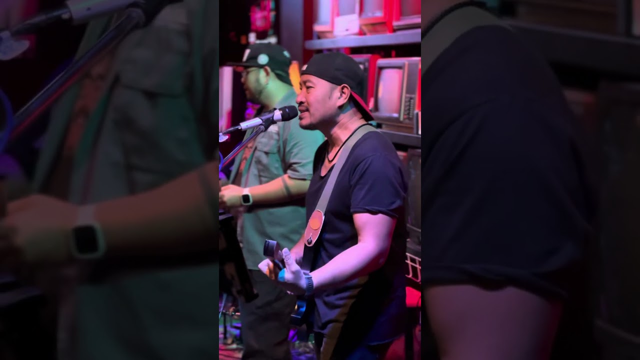 มือกีต้าที่ร้องเพลงได้นิดหน่อย ดนตรีสด Cover by [ Fat Band ]