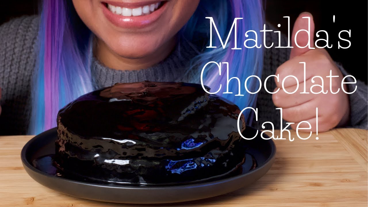 LET'S EAT BRUCE BOGTROTTER INSPIRED MINI CHOCOLATE CAKE FROM THE MATILDA MOVIE |  ASMR EATING SOUNDS