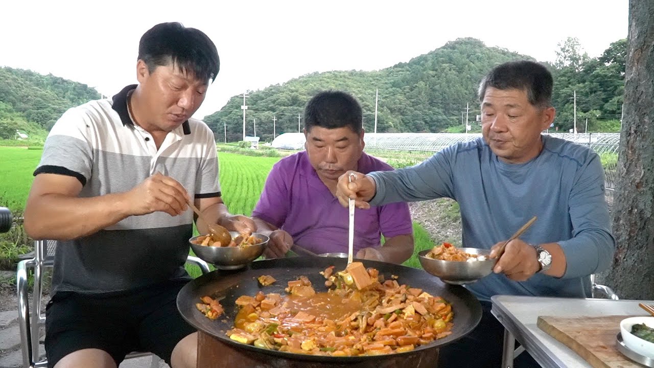 큰형이 인정한 역대급 부대찌개 [Sausage Stew]