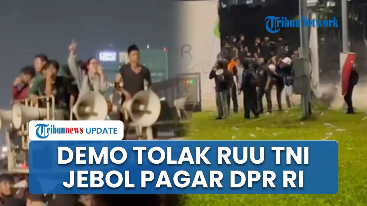 Detik-detik Pagar Besi DPR Jebol saat Aksi Tolak RUU TNI, Aparat Pukul Mundur Massa Mahasiswa