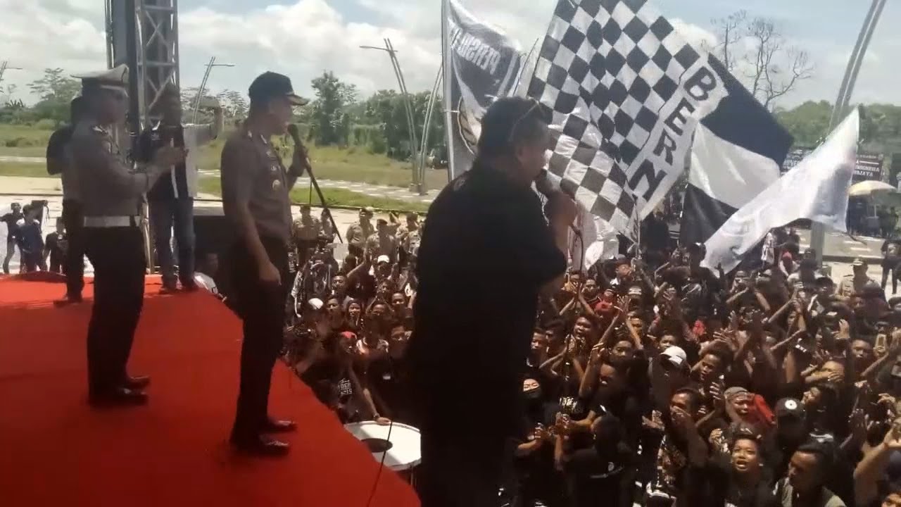 Rayakan HUT, Suporter Berni Ingin Persid Jember Bangkit