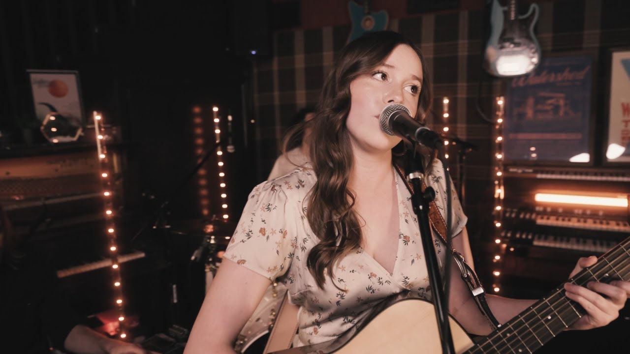 Gloria Anderson - Live at Gnarly Whale (In-Studio Performance)