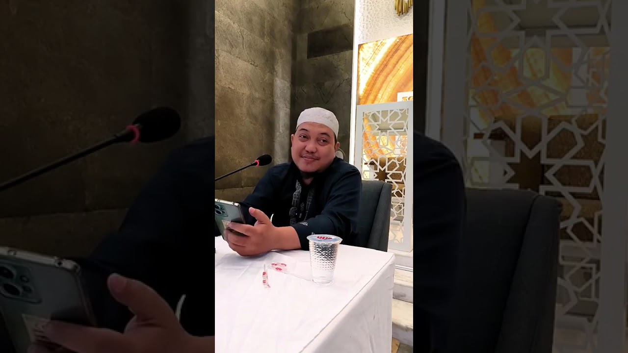 Saat lalat hinggap di makanan...