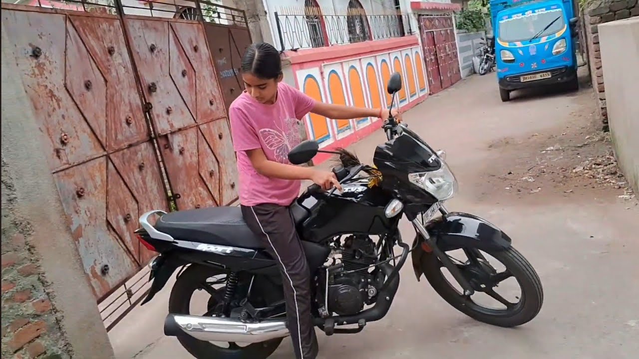 Bike Chalane Ki Koshish | Sakshi Pandey Vloging |