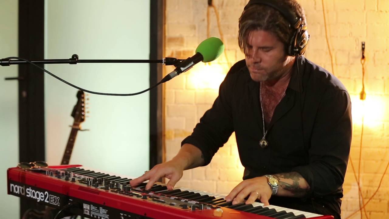Ed Harcourt - Furnaces (6 Music Live Room session)