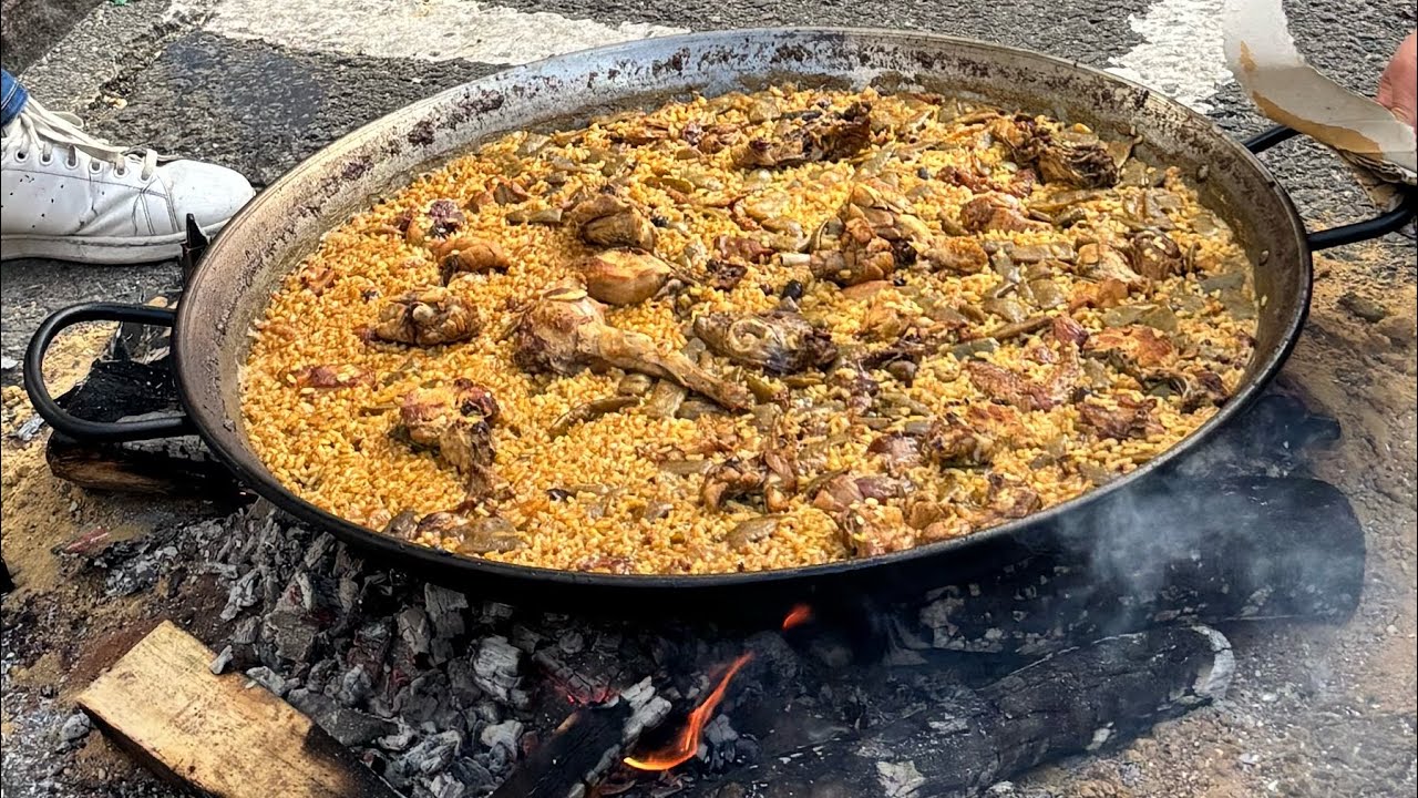 Paella en la falla Almirante Cadarso~ Fallas 2025 ~ Valencia, España