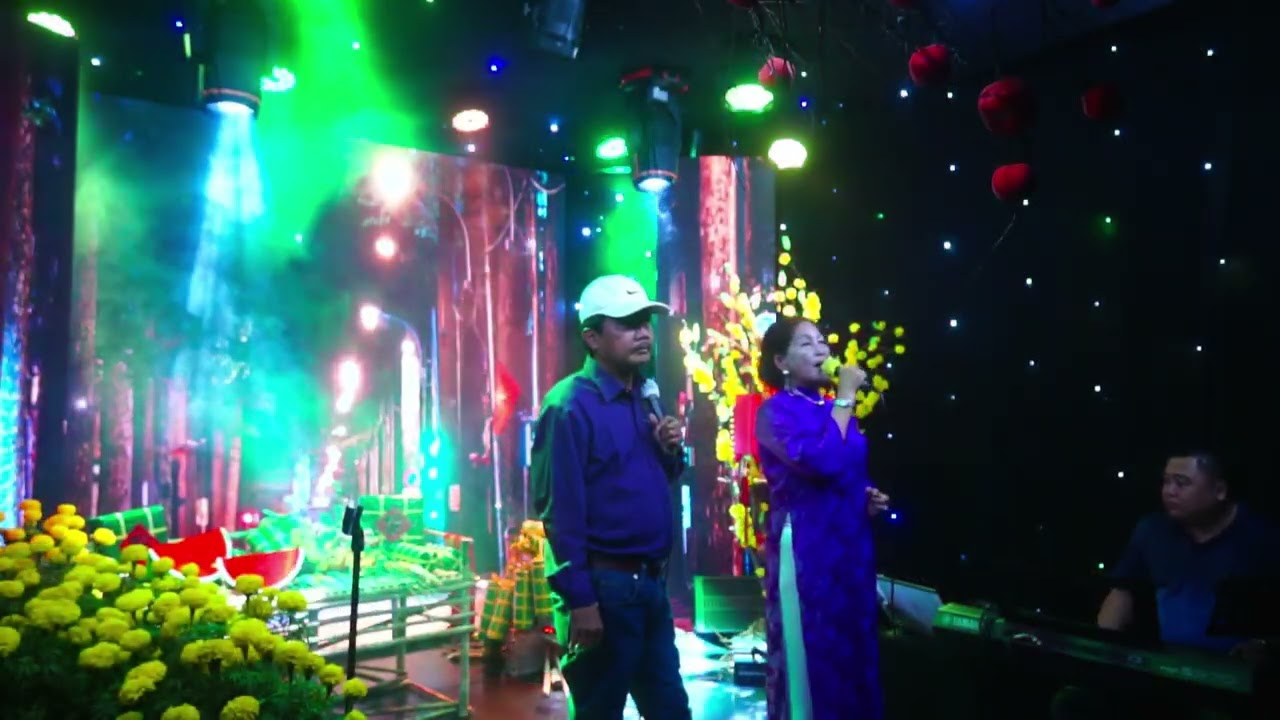 Trang tan trên he phố st phạm thế mỹ Hồng thắm nguyên vũ 