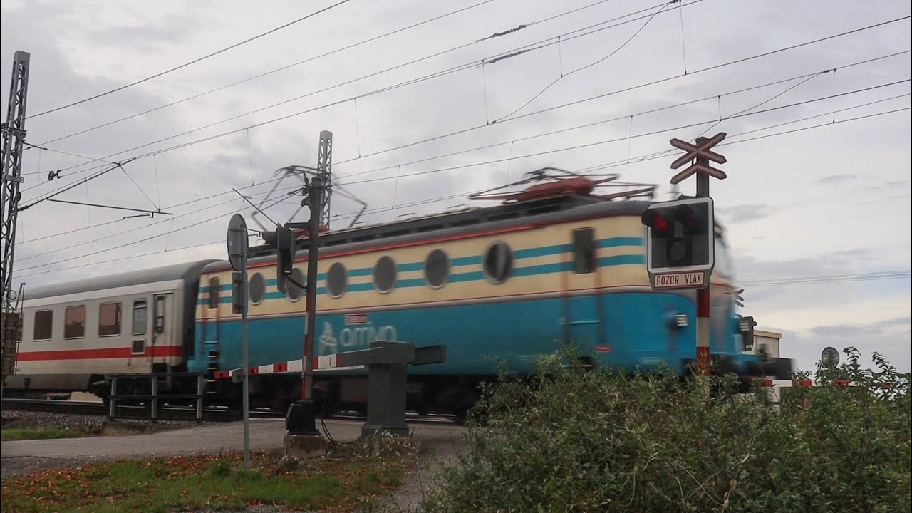 Železniční přejezd Kostomlaty nad Labem