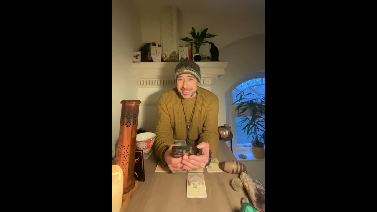 Cancer ♋️ IT'S LIKE YOU HAVE MISTLETOE PERMANENTLY ABOVE YOUR HEAD Tarot Reading December 2024