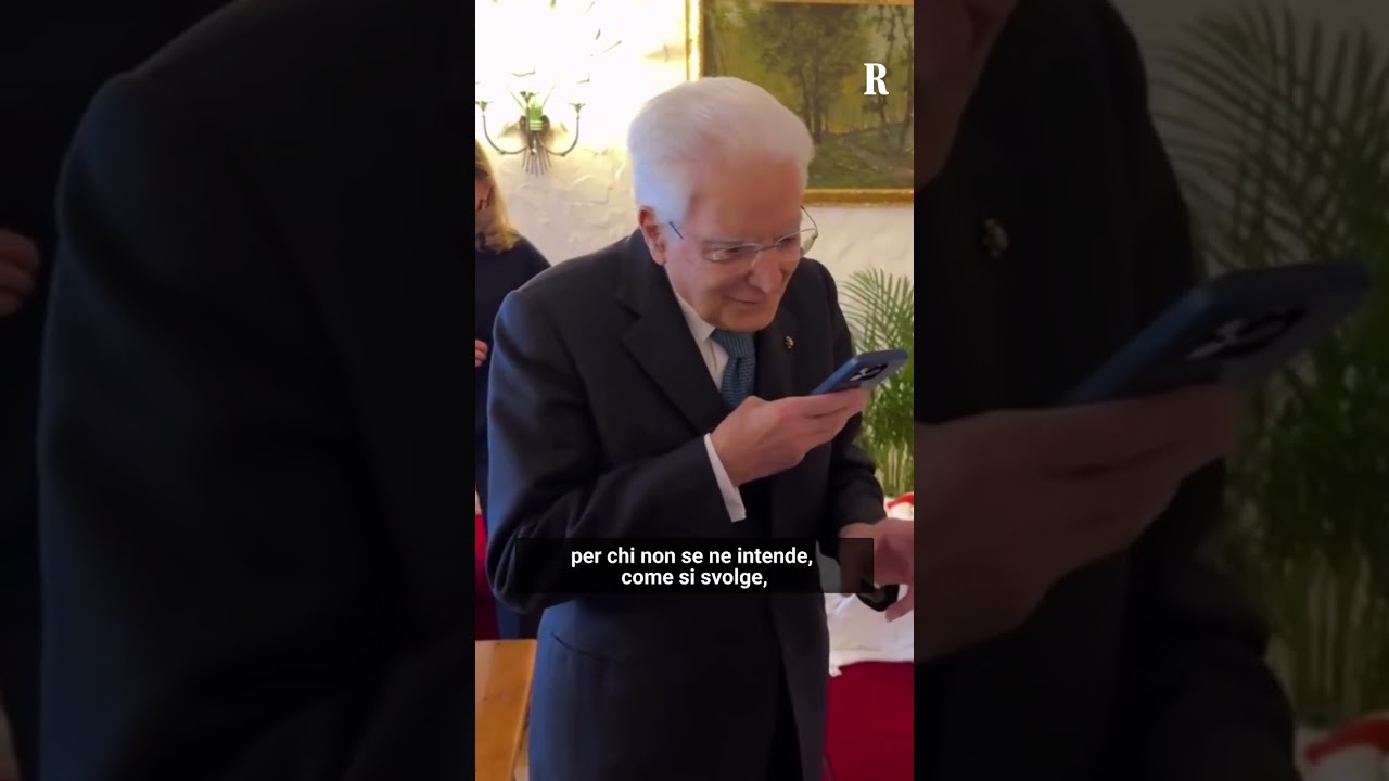 Президент Маттарелла поздравляет Арианну Фонтану с победой на чемпионате Италии.