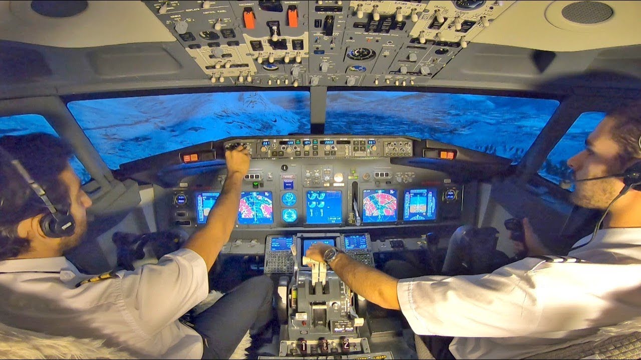 Boeing 737-800 Approach & Landing at Innsbruck 08 | Cockpit View (Full Flight Simulator) | GoPro 7