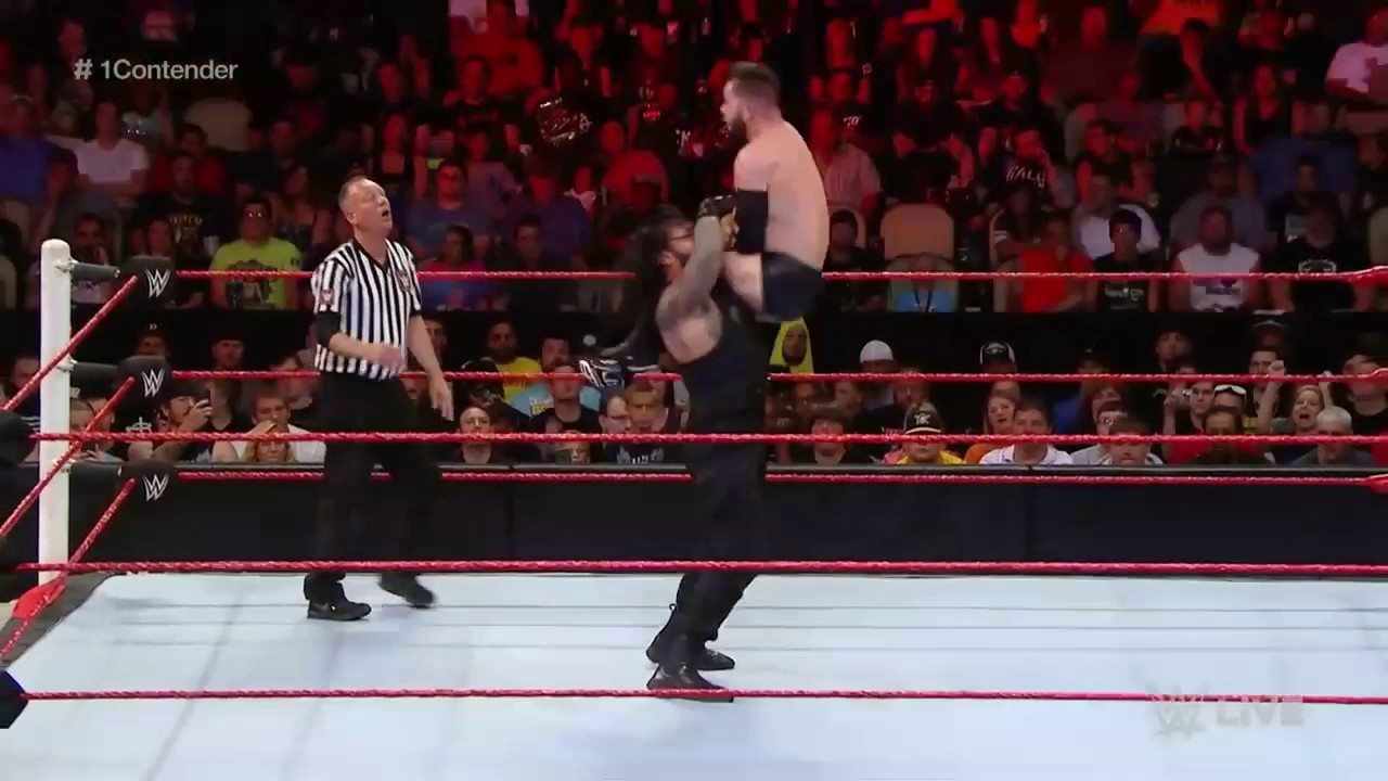 Roman Reigns - one-arm Deadlift Sitout Powerbomb