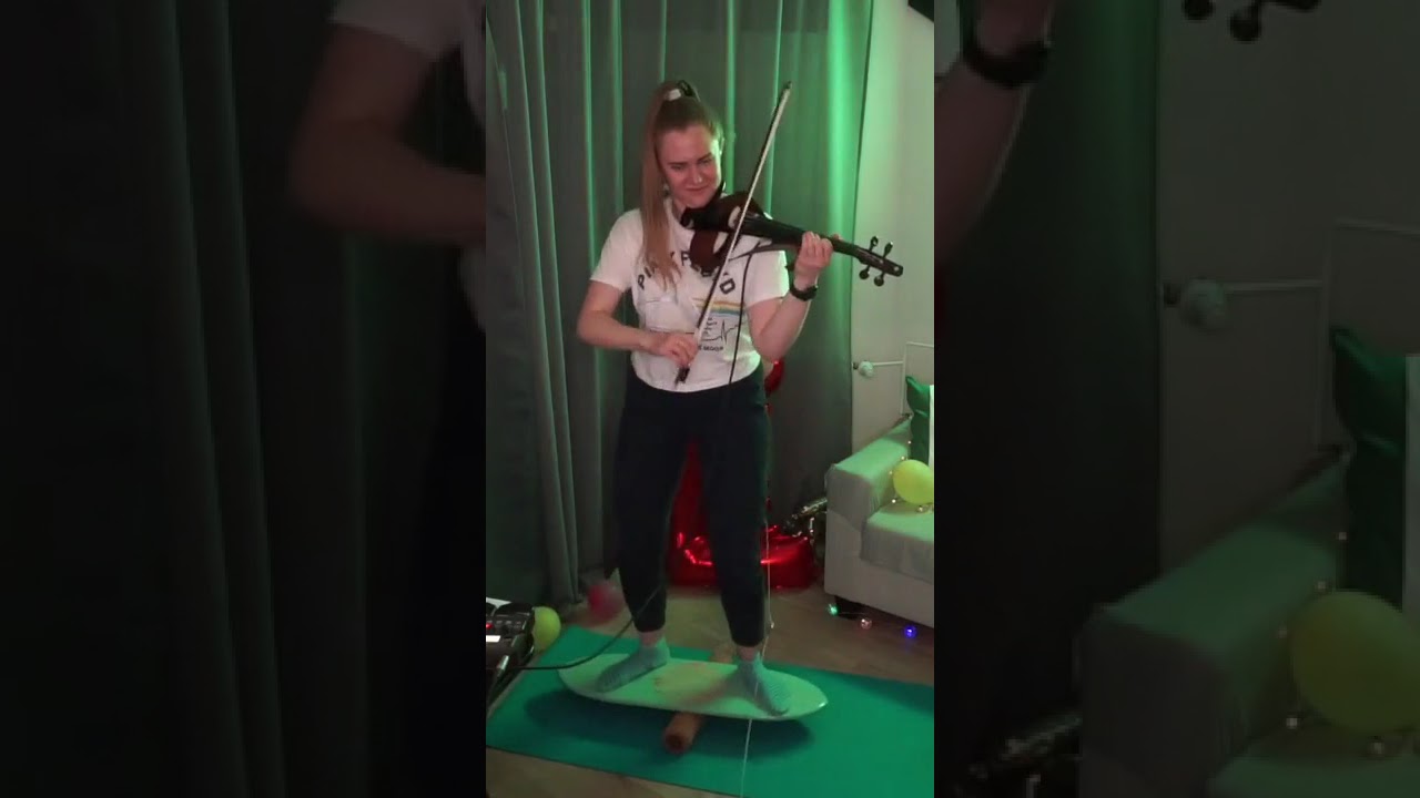 #lessi_zza unter #Twitch | Lessi ist Multitaskingf&auml;hig