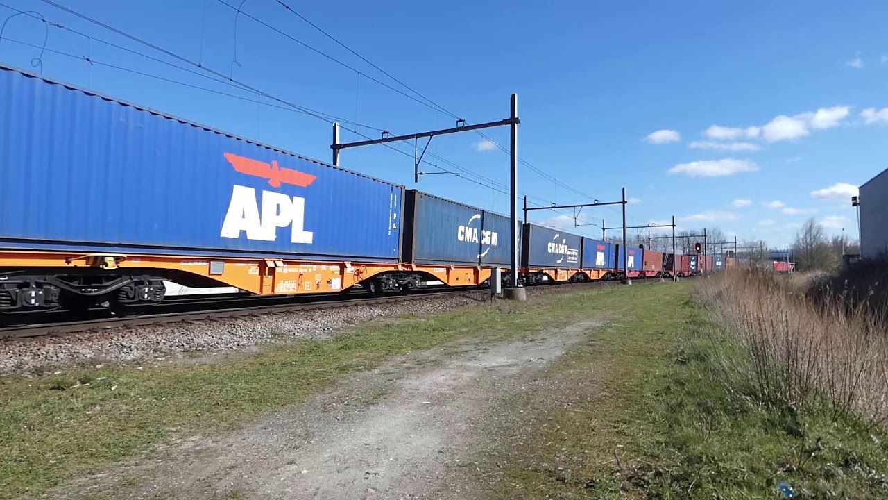 treinen langs de havenspoorlijn Barendrecht