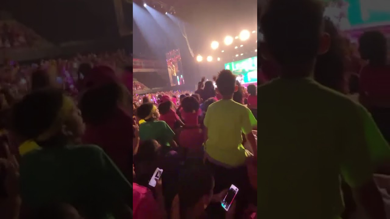 Minha amiga no show dos.  Rosa