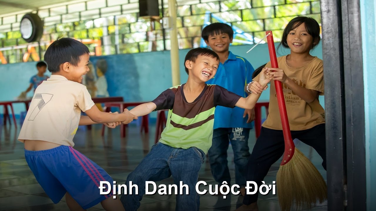 Ánh Sáng Cuộc Đời: 11 Trẻ Mồ Côi Chùa Pháp Võ Nhận Căn Cước Công Dân