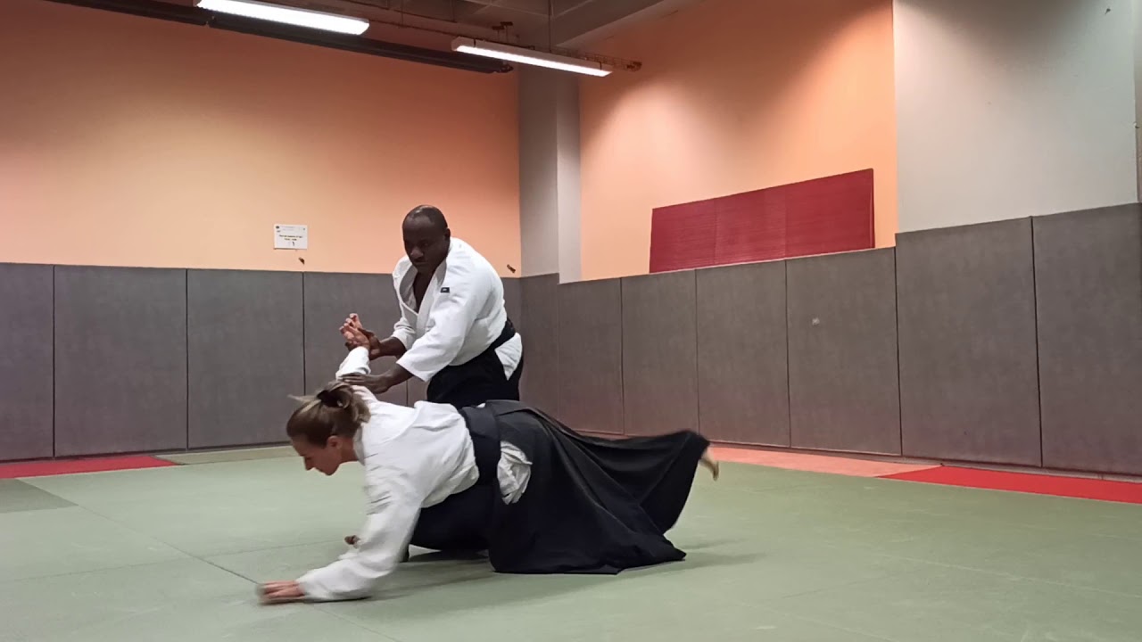 Technique Aïkido | Tachi waza - Ushiro ryo kata Dori - Ikkyo