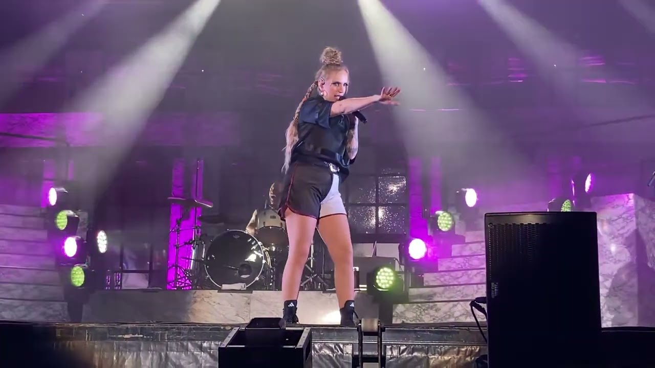 Haloo Helsinki! - Reiviluola (Hiidenkirnu Festival, Nummela 12.07.2024)