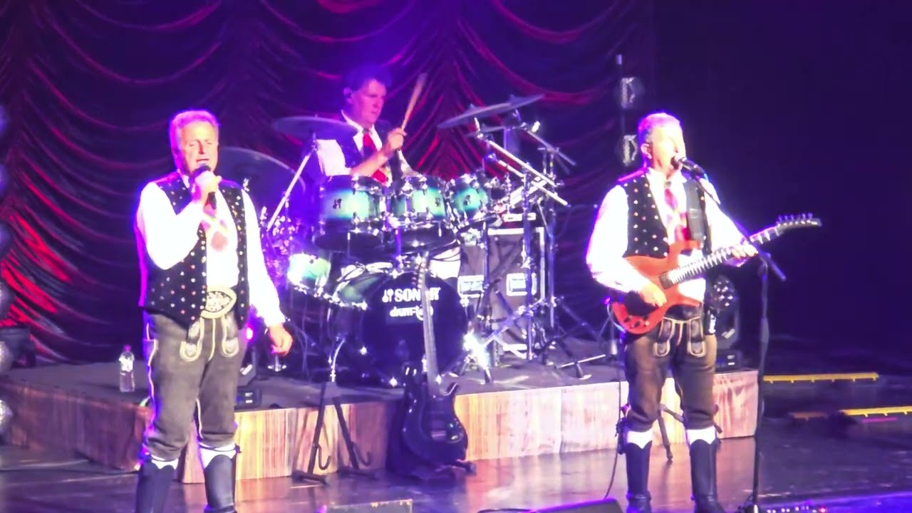 Kastelruther Spatzen live @ Schwabenlandhalle Fellbach ♡ Es muss aus Liebe sein ♡ 16.05.2025