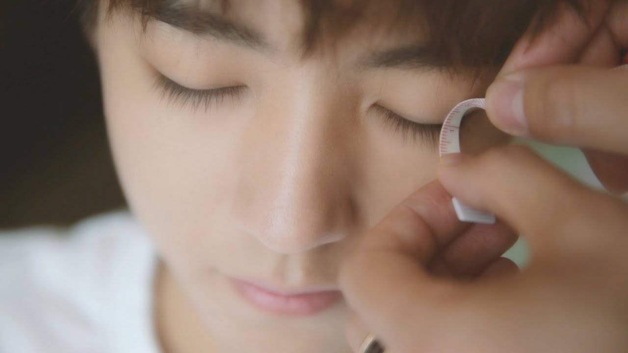 【TFBOYS 王俊凱】‼內有美顏爆襲 請小心‼  凱Boss說:你過來啊!😎 聽到要測量睫毛的小凱一下是兇猛的小腦斧🐯 一下又變成溫馴的小綿羊🐑 真是太可愛了😍【Karry Wang Junkai】