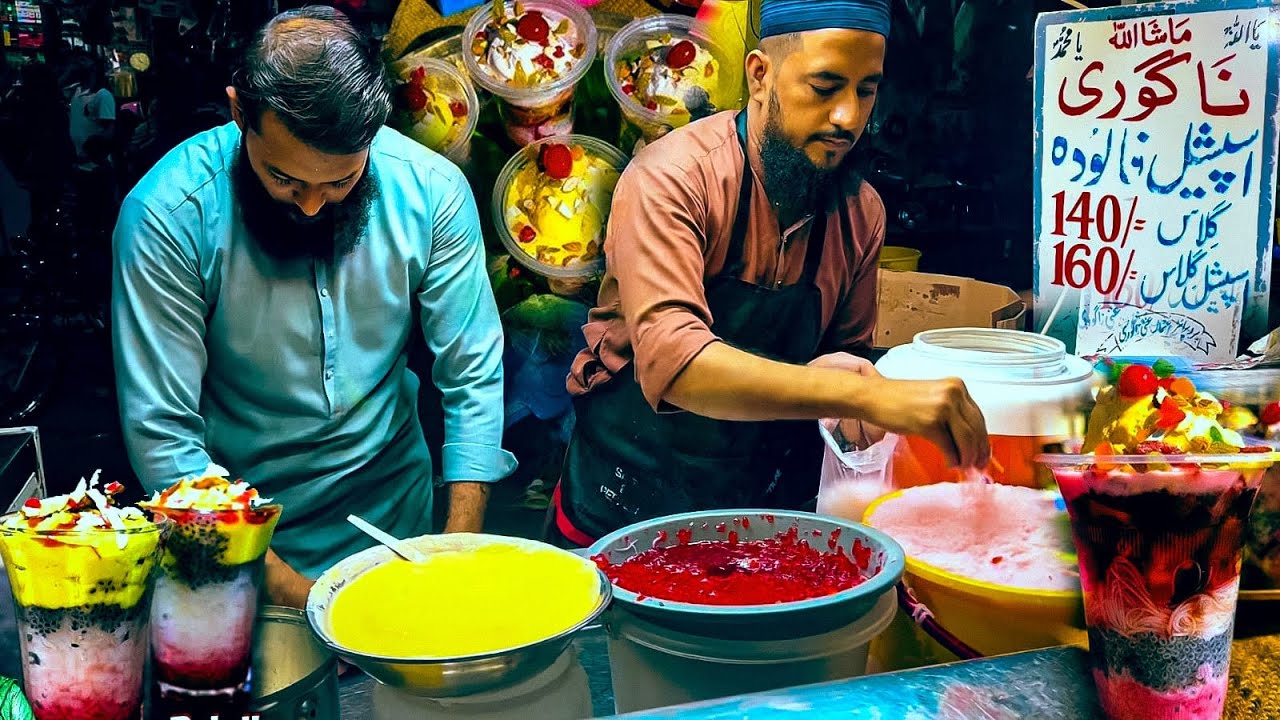 Delicious Rabri Falooda & Fruit Ice Cream | Famous Street Food Karachi @Zaiqaholic