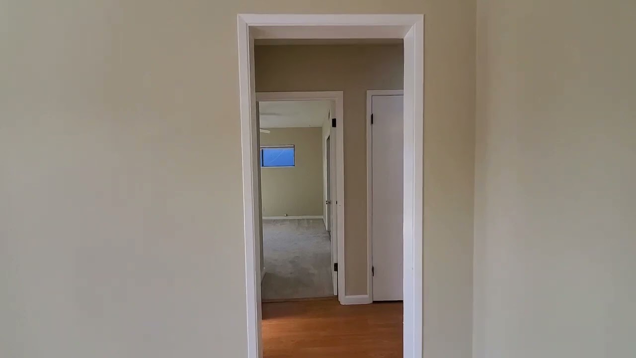 home tour of 1108 Chula Vista #1, Burlingame, California