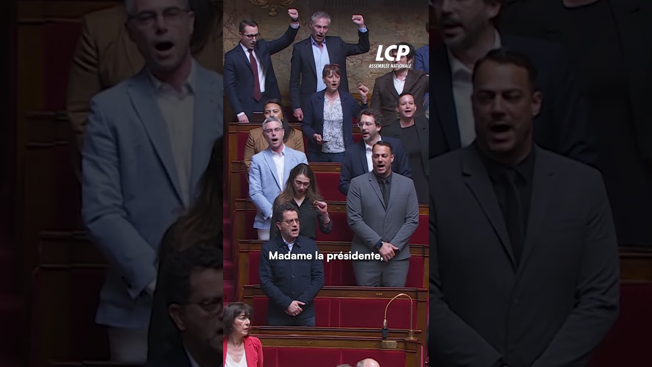 Les d&eacute;put&eacute;s de gauche chantent &agrave; l&rsquo;Assembl&eacute;e contre la r&eacute;forme du 1er mai - 10/04/2026
