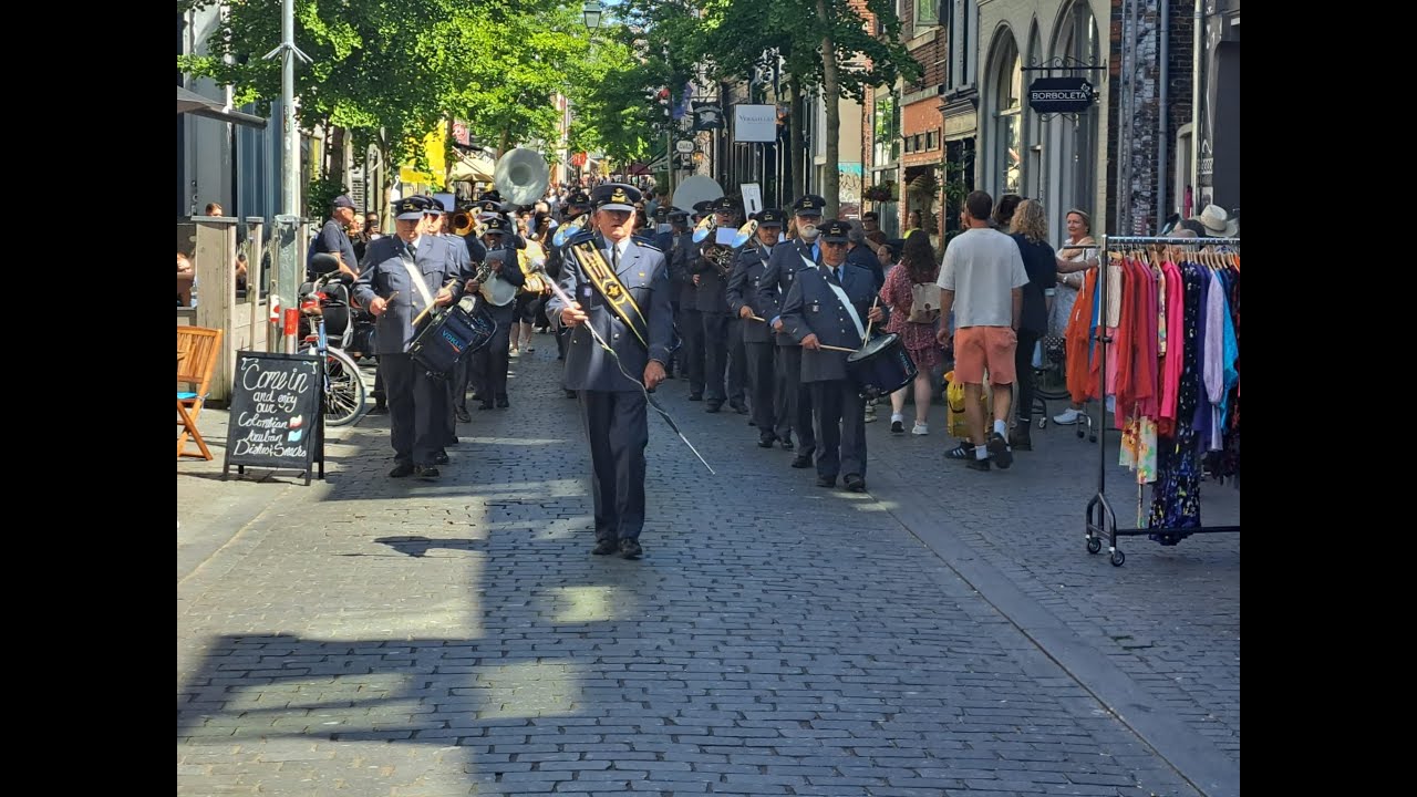 De Vrijwillige Drumfanfare Koninklijke Luchtmacht tijdens het event Nijmegen Klinkt!