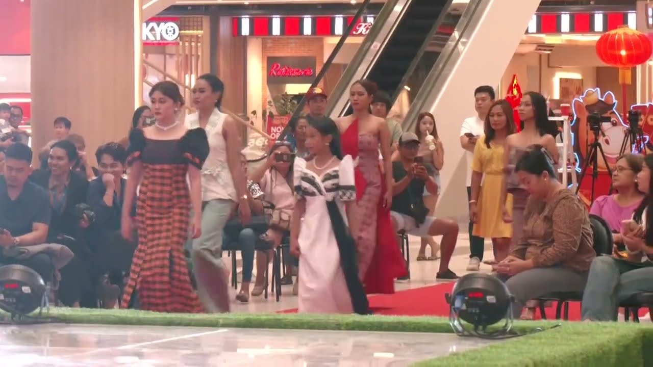 ILOCOS NORTE: наследие Илокано, звезды на показе мод Inabel в городе Лаоаг