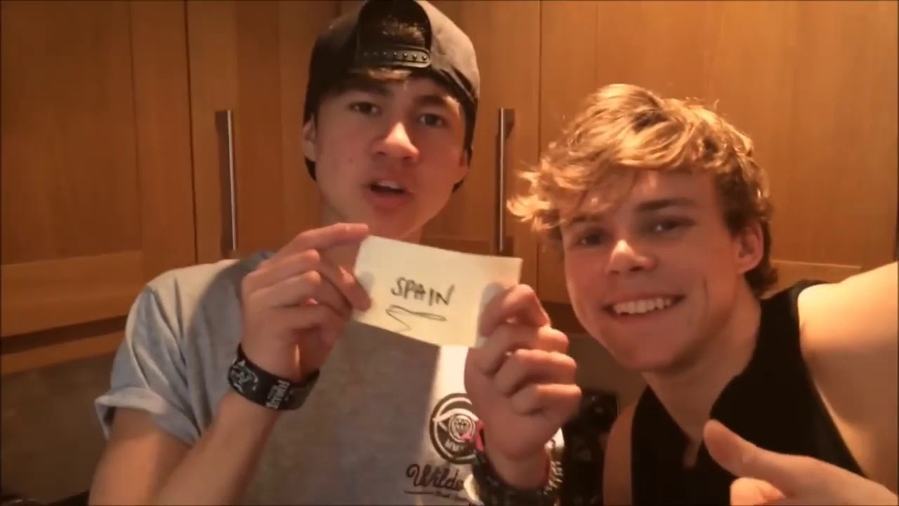 5SOS hablando en español