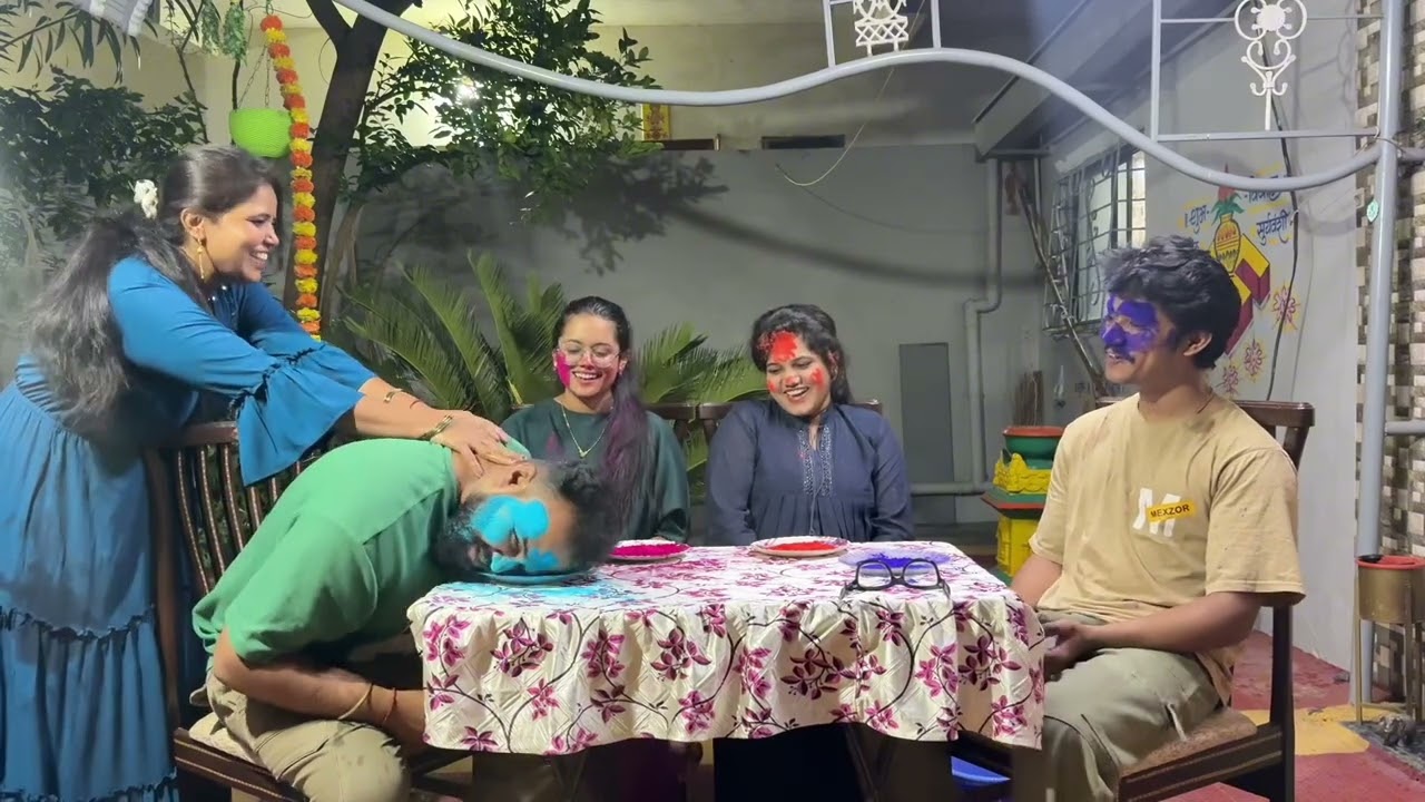 कोण आहे मम्मी चे favorite family dip the face challenge.#funny #familychallenge #siblings #familyfun