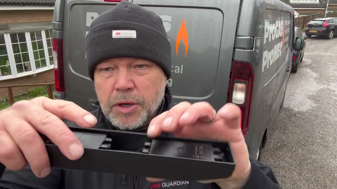 Back Door Vauxhall vivaro Fitting & how does it work demo