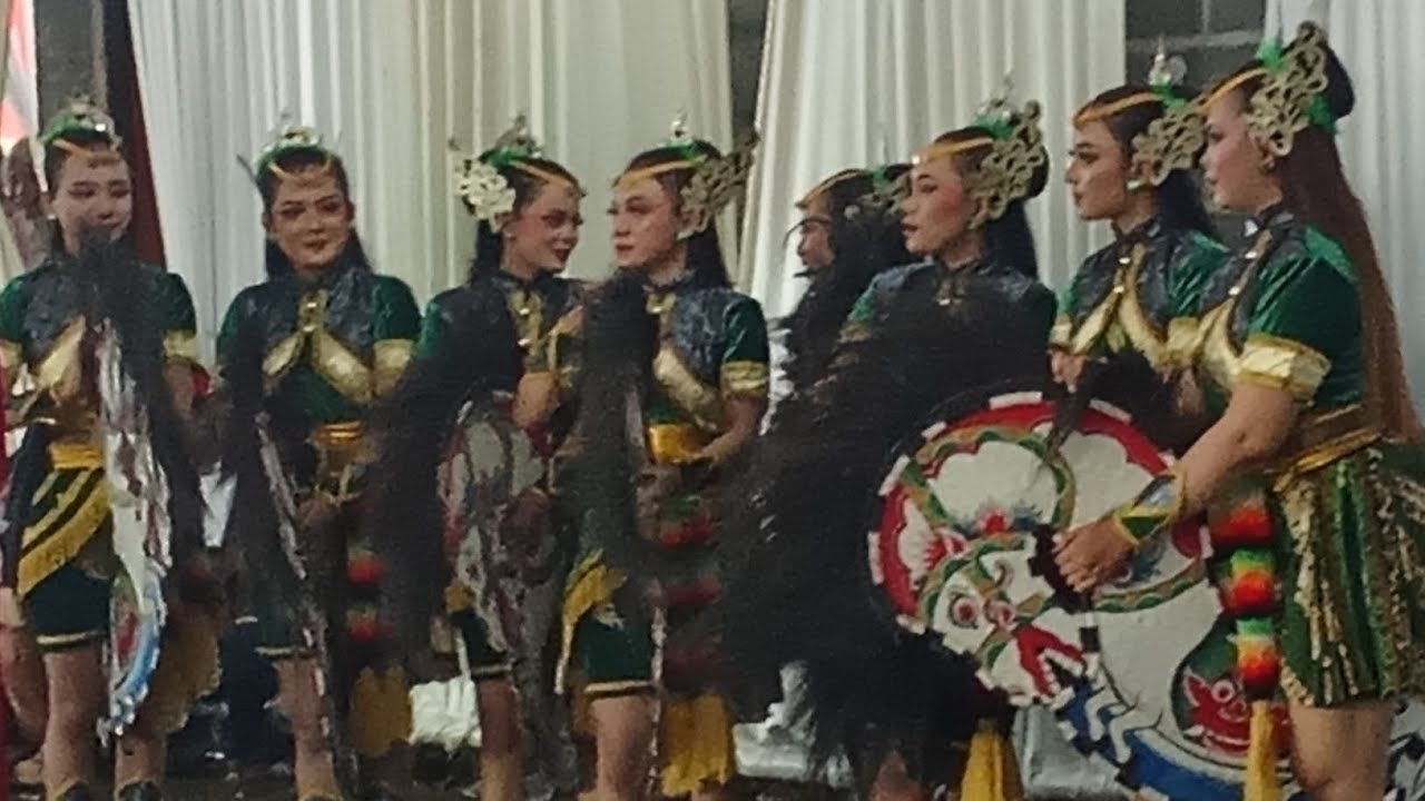 Babak putri Sekar naron Indonesia pentas di desa nampurejo kc Purwodadi kab Purworejo 