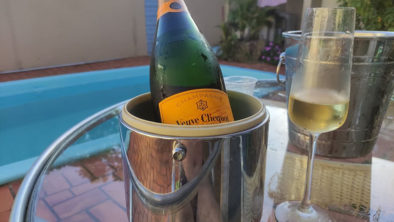 #0232 - Champagne Veuve Clicquot Yellow Label