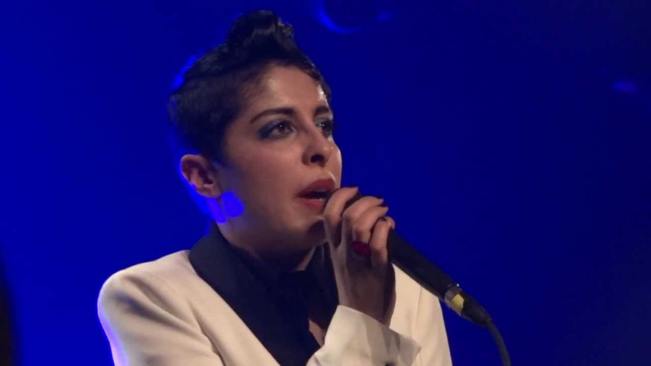 Carmen Maria Vega   Qu est ce qu ils sont cons Live, 2012